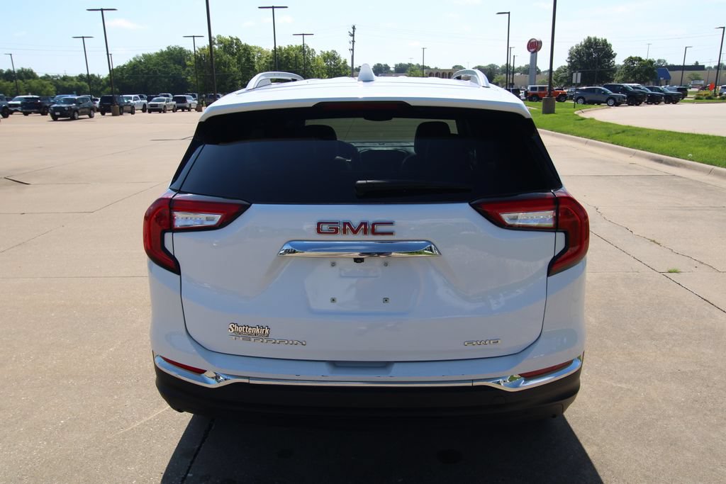Used 2024 GMC Terrain SLT AWD/4WD image 13