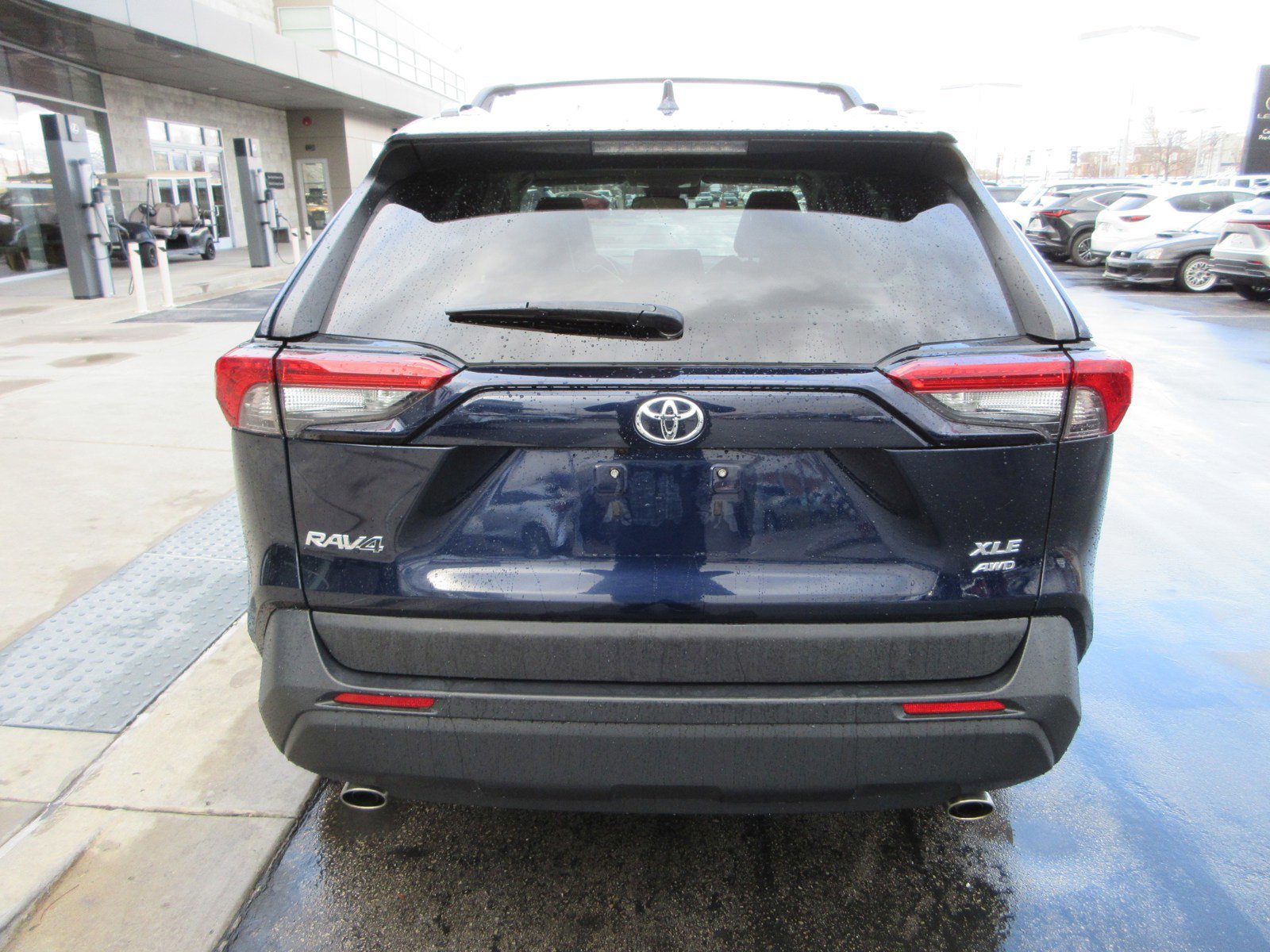 Used 2021 Toyota RAV4 XLE Premium image 7