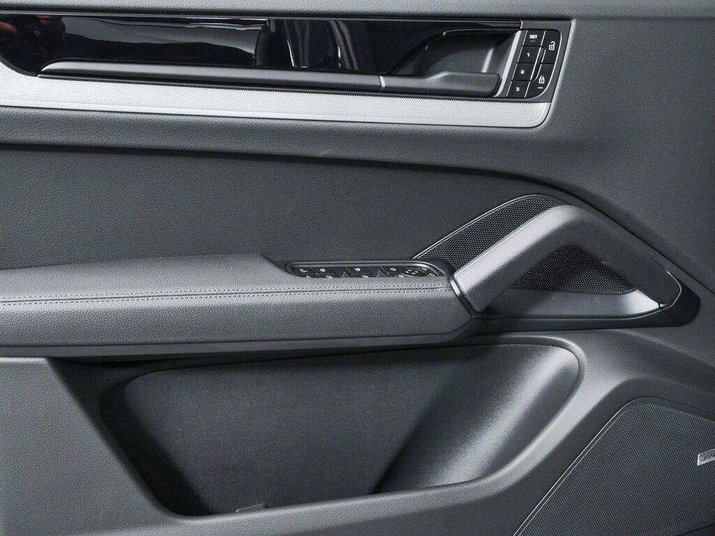 New 2026 Porsche Cayenne AWD/4WD image 6