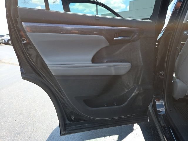 Used 2021 Toyota Highlander Limited AWD/4WD image 15