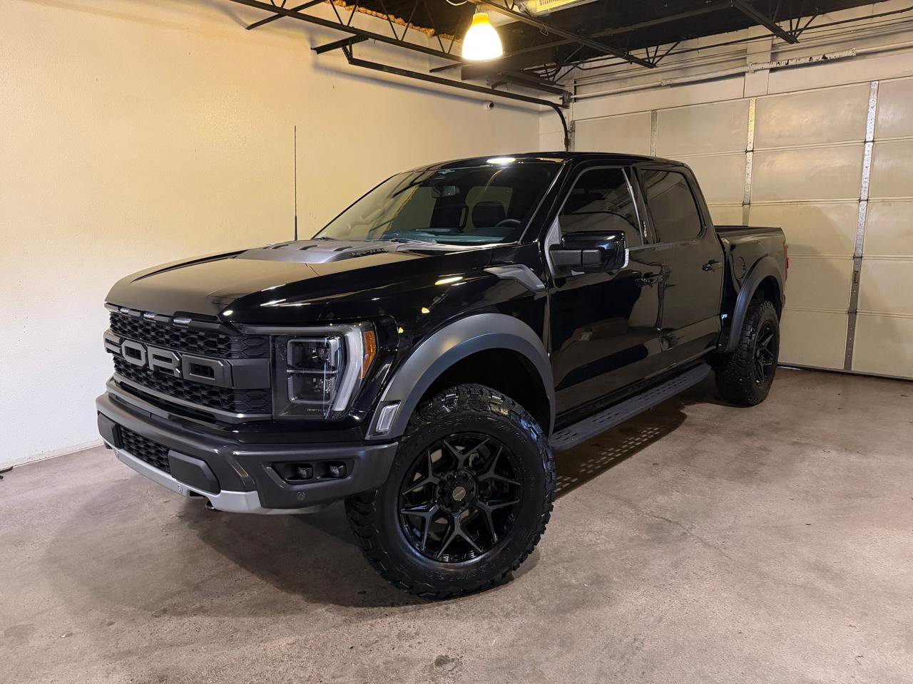 Used 2023 Ford F150 Raptor image 1