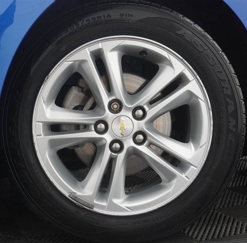 Used 2018 Chevrolet Cruze LT w/ Convenience Package FWD image 3
