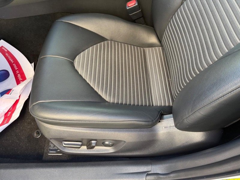 Used 2019 Toyota Camry SE image 15
