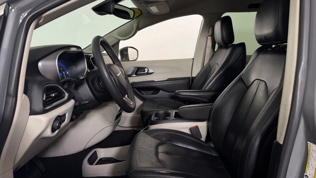 Used 2022 Chrysler Pacifica Touring-L FWD image 15