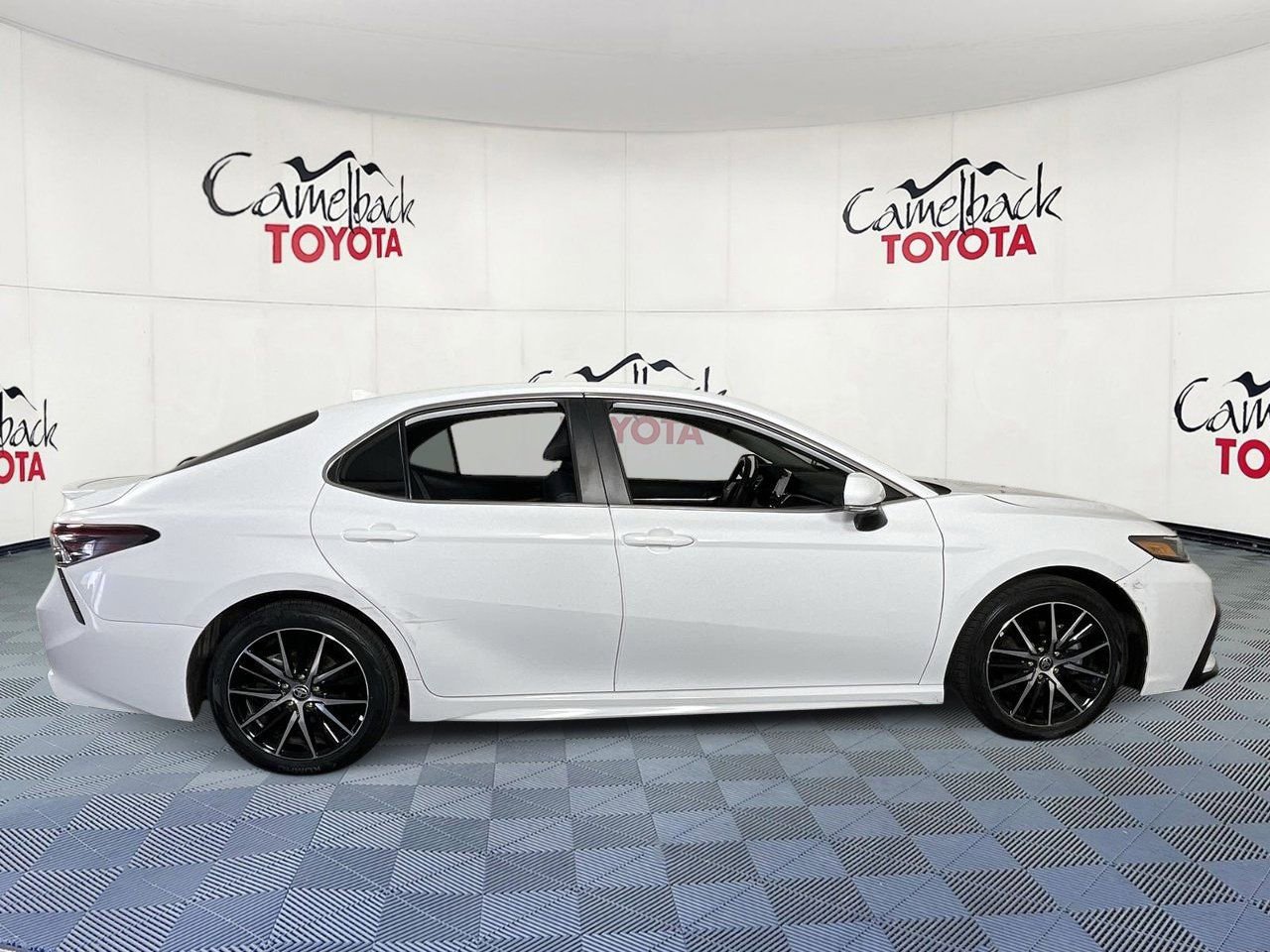 Used 2024 Toyota Camry SE FWD image 9