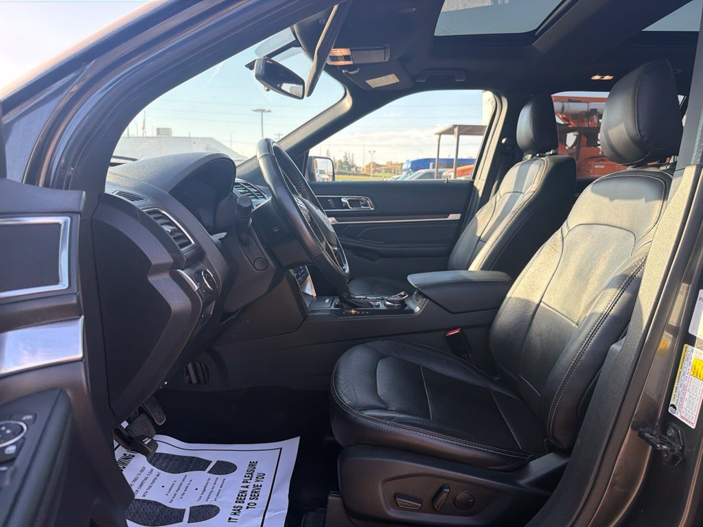 Used 2019 Ford Explorer Limited w/ Class III Trailer Tow Package AWD/4WD image 24