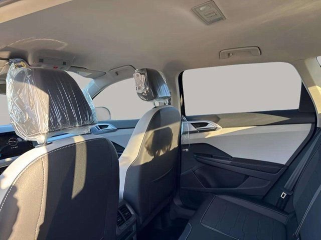 New 2026 Volkswagen Taos SE image 8