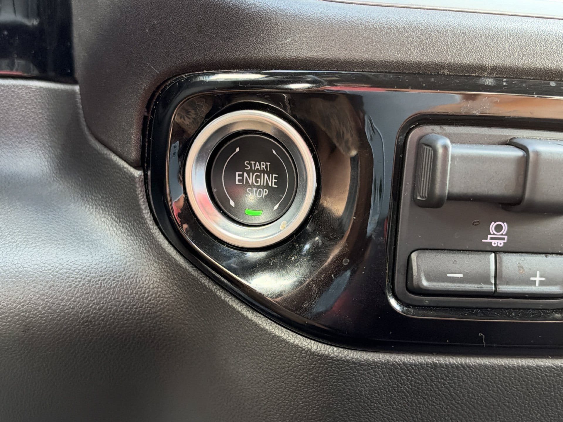 Used 2025 GMC Sierra 1500 SLT RWD image 24