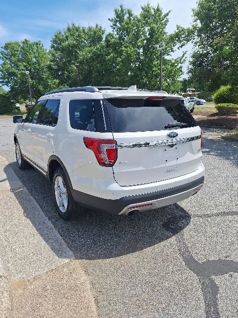 Used 2017 Ford Explorer XLT w/ Equipment Group 202A AWD/4WD image 7
