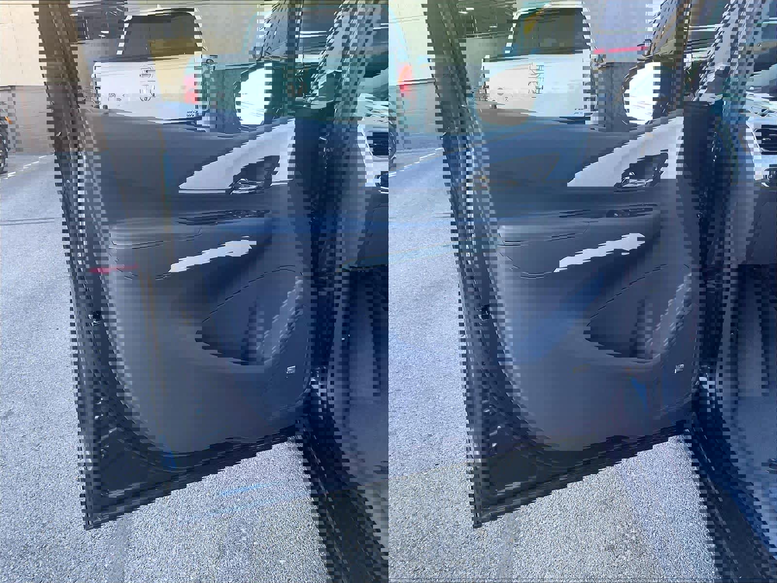 Used 2019 Chevrolet Bolt Premier w/ Infotainment Package image 5