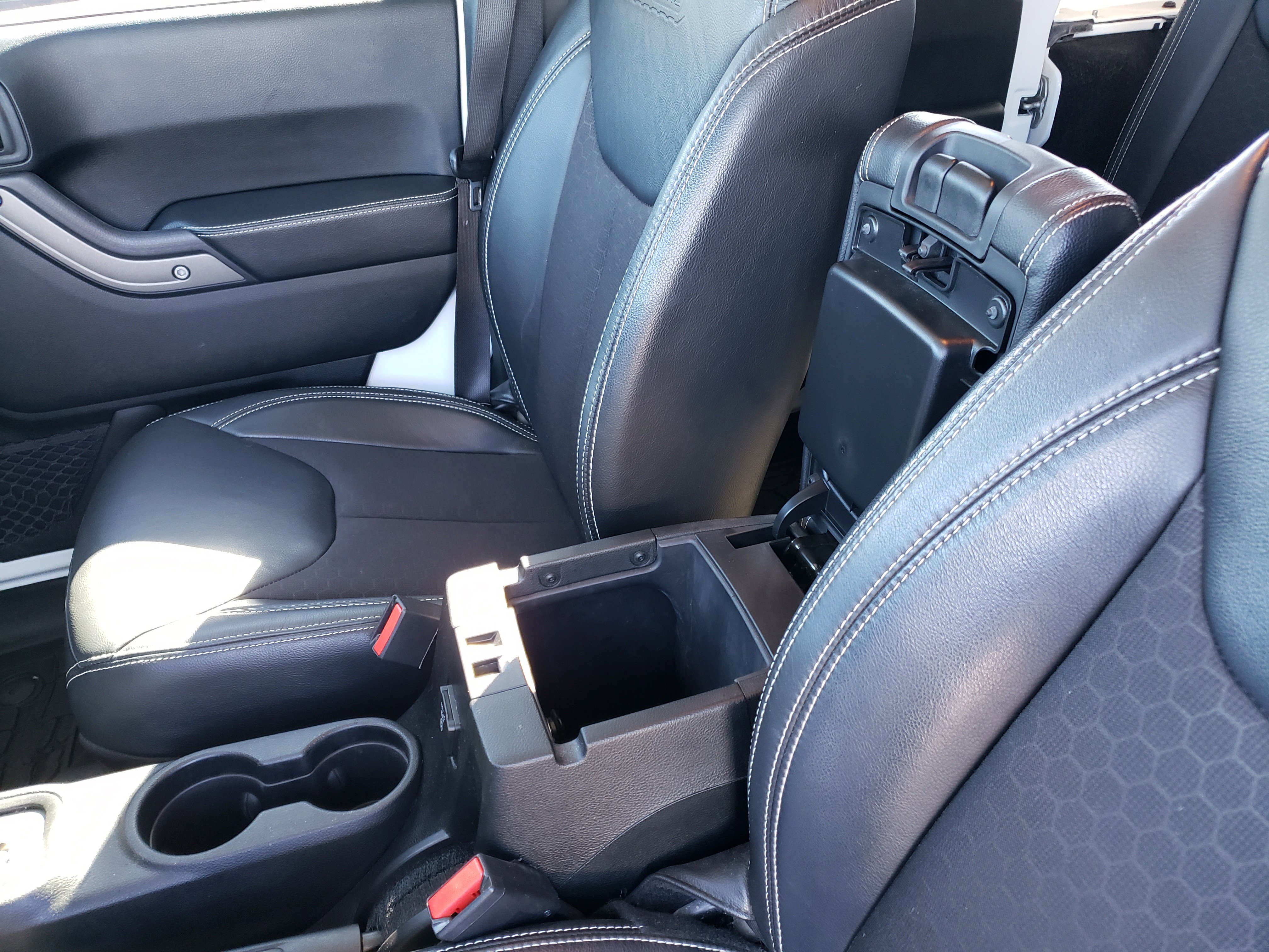 Used 2018 Jeep Wrangler Unlimited Sport image 28