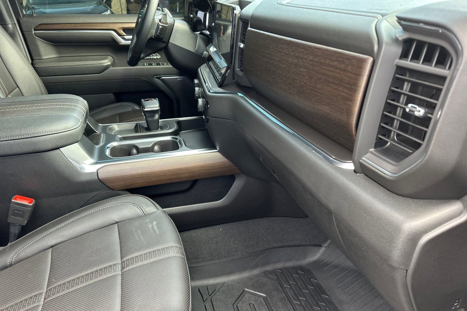 Used 2024 Chevrolet Silverado 1500 High Country w/ Technology Package image 18