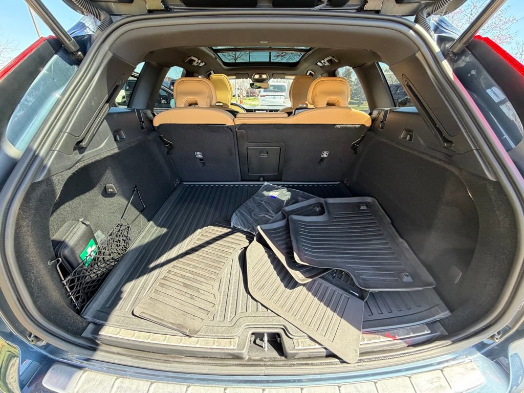 Used 2024 Volvo XC60 B5 Ultimate w/ Protection Package Premier image 33