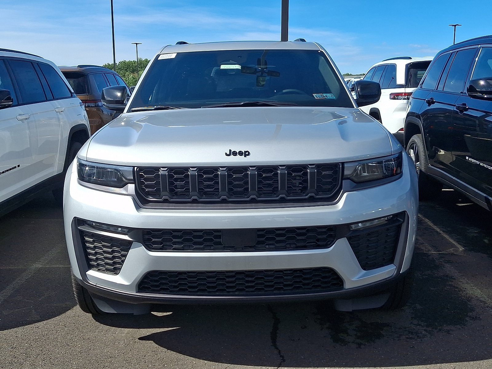 New 2026 Jeep Grand Cherokee Limited w/ Limited Altitude Package AWD/4WD image 2