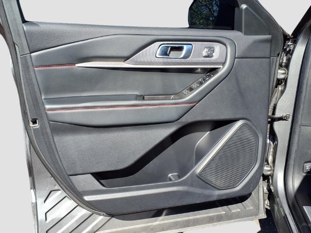 Used 2025 Ford Explorer ST-Line w/ Premium Package RWD image 7