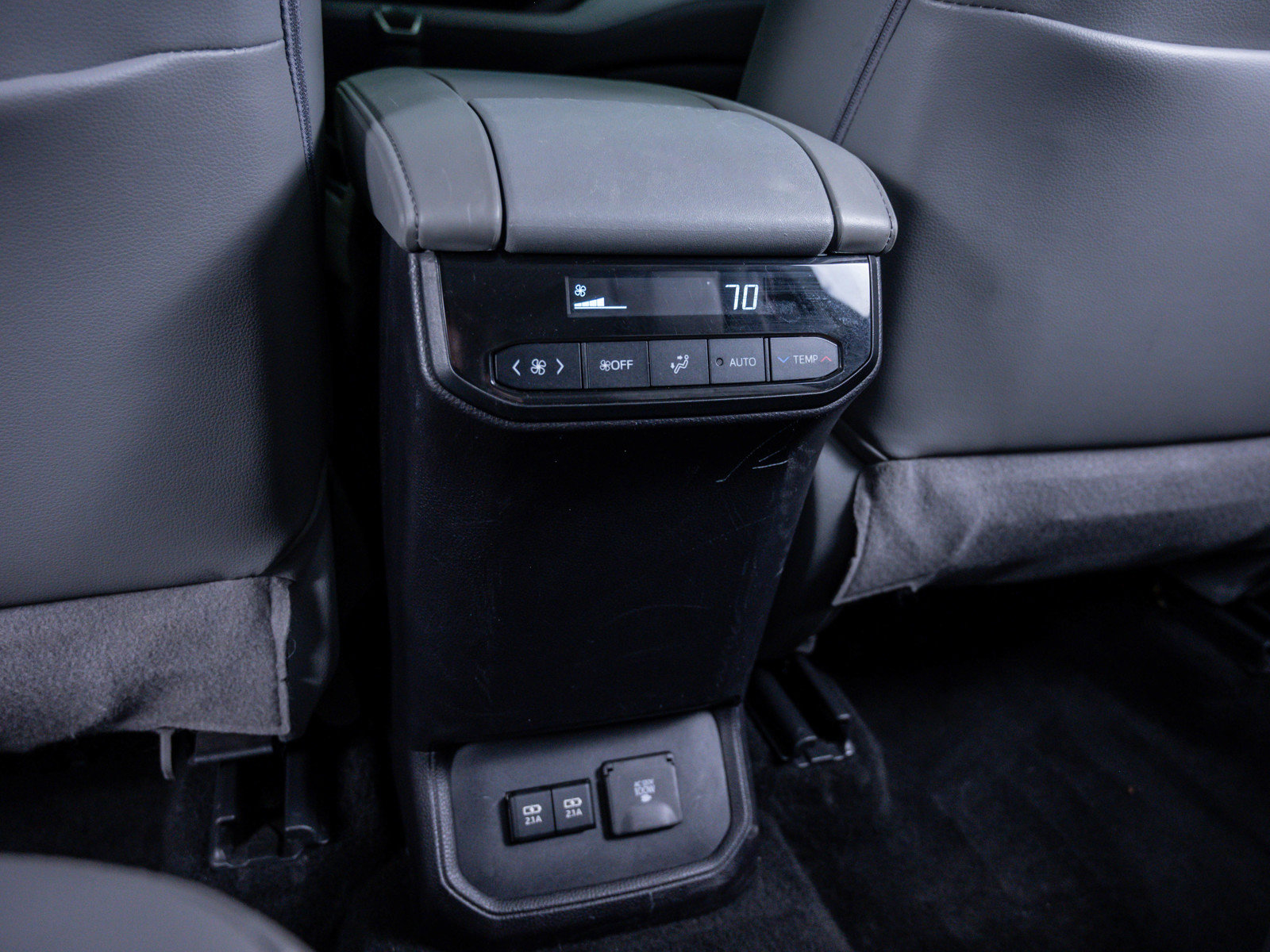 Used 2021 Toyota Highlander Limited image 18