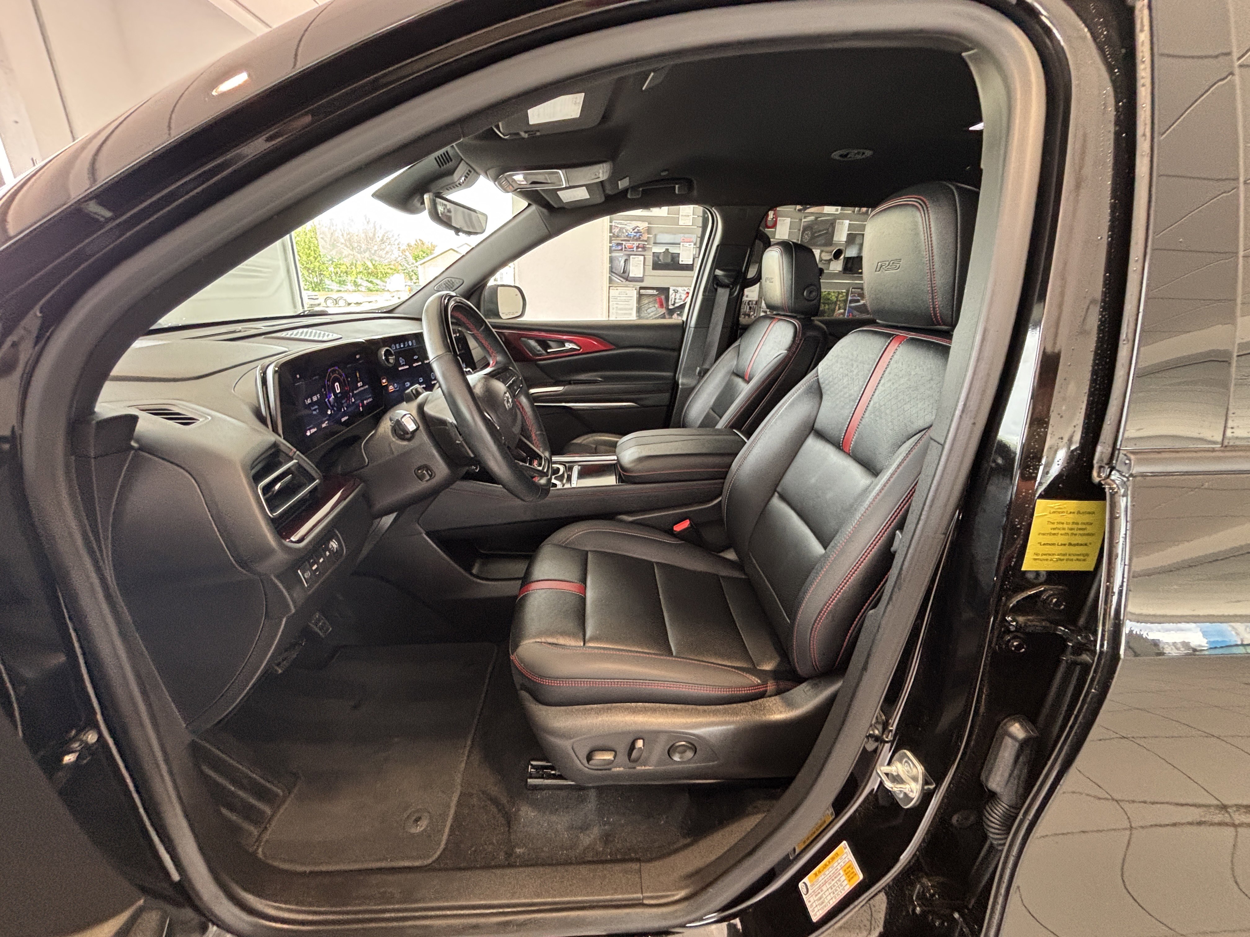 Used 2025 Chevrolet Traverse RS AWD/4WD image 7