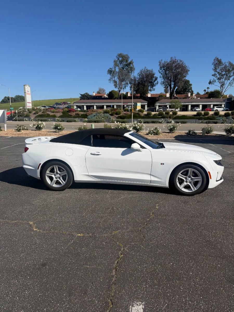 Used 2020 Chevrolet Camaro LT RWD image 4