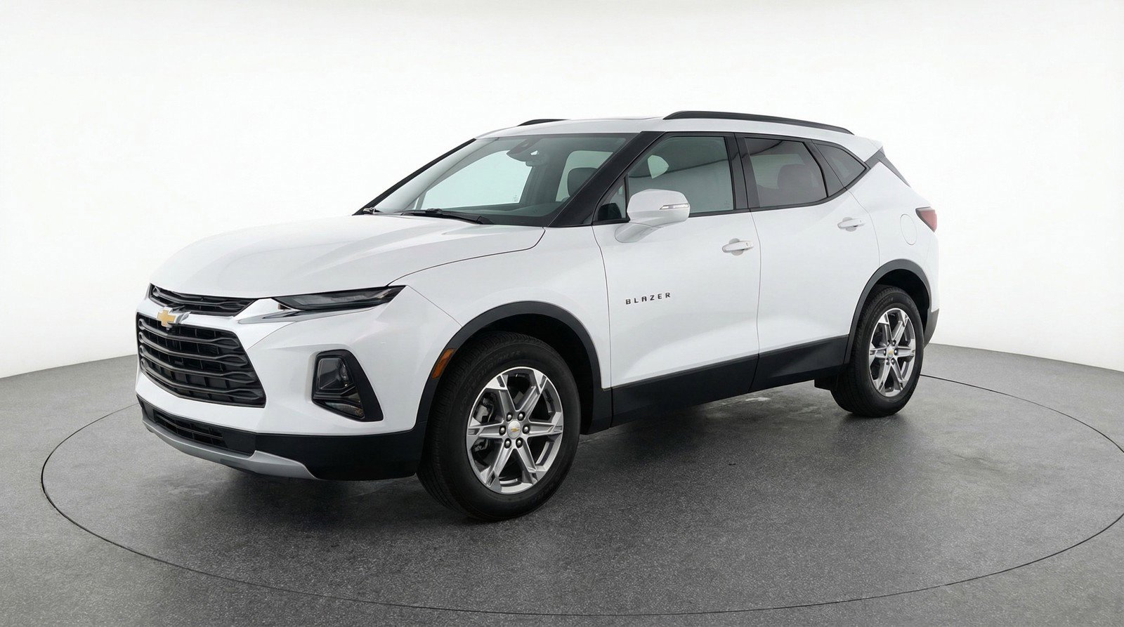 Used 2025 Chevrolet Blazer LT image 3