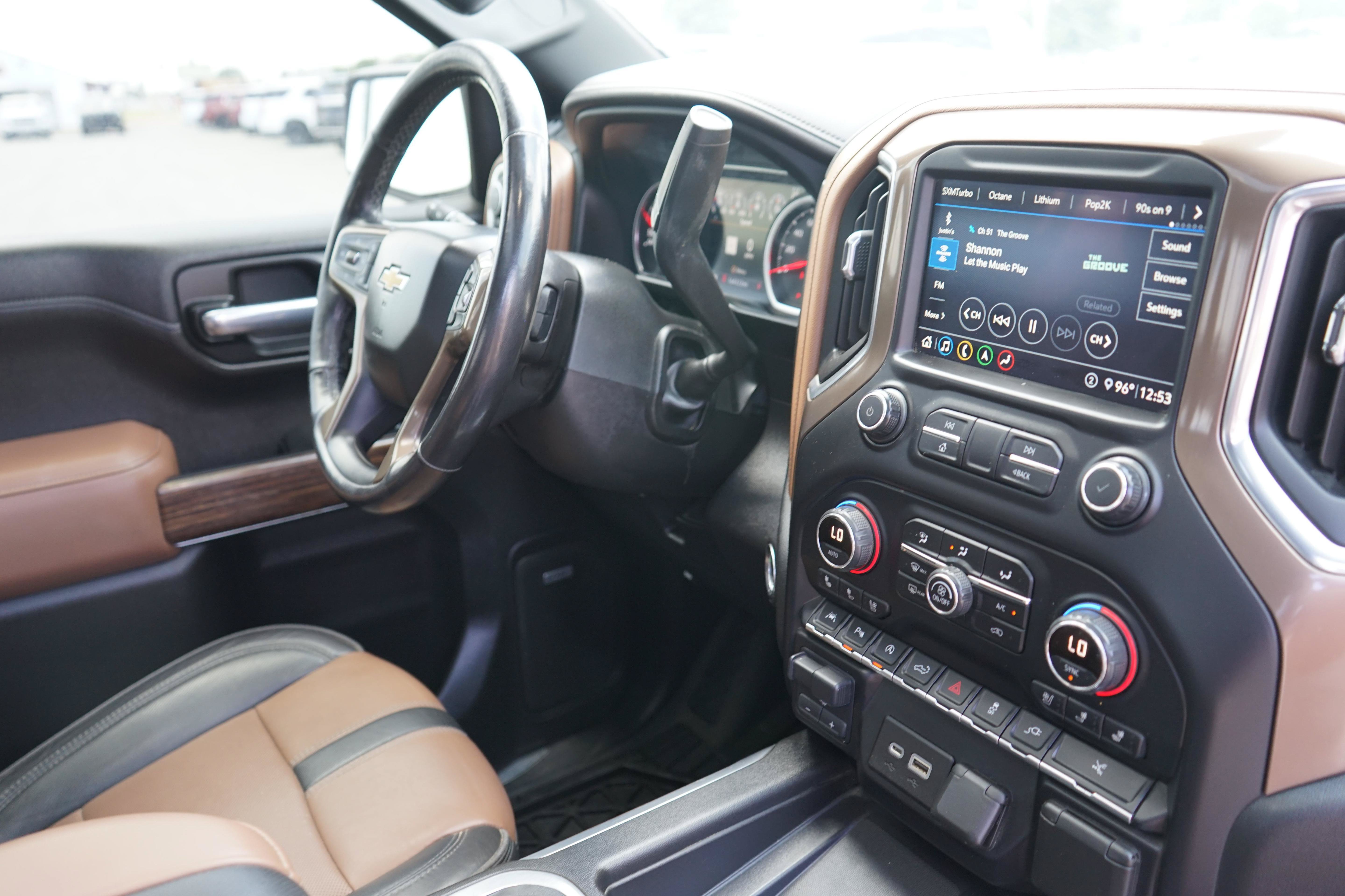 Used 2020 Chevrolet Silverado 1500 High Country w/ Technology Package AWD/4WD image 28