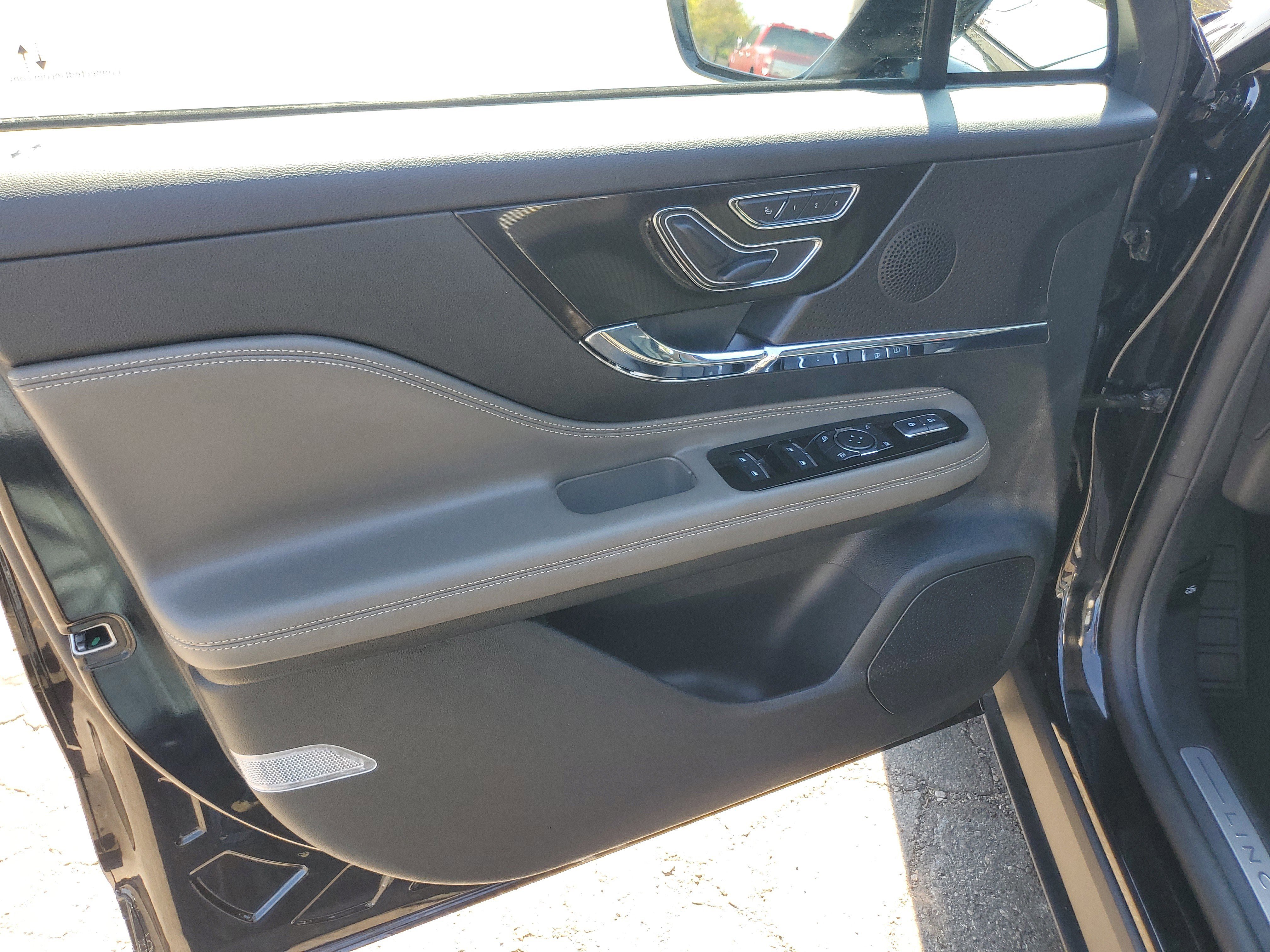 Certified 2023 Lincoln Corsair Reserve w/ Equipment Group 201A image 10