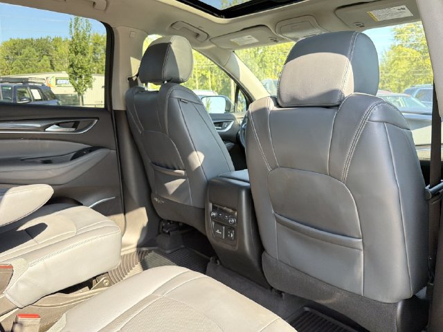 Used 2018 Buick Enclave Essence AWD/4WD image 17