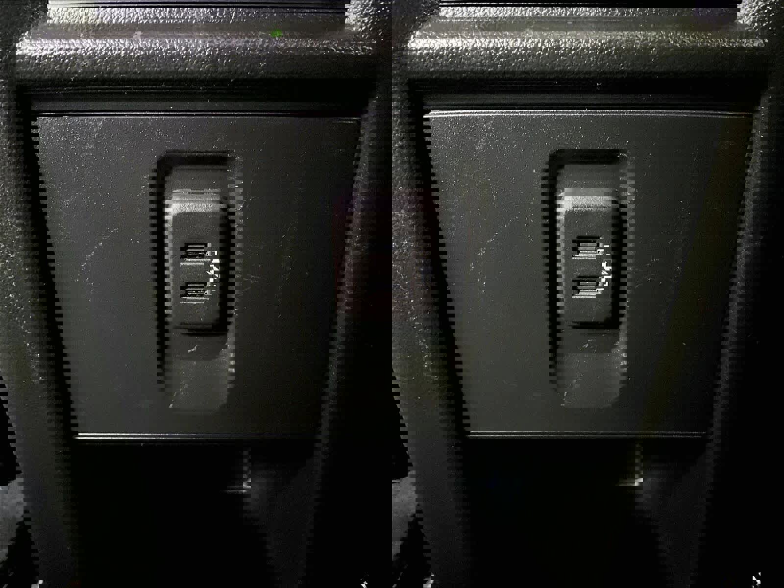 Used 2023 Chevrolet Traverse LT image 28