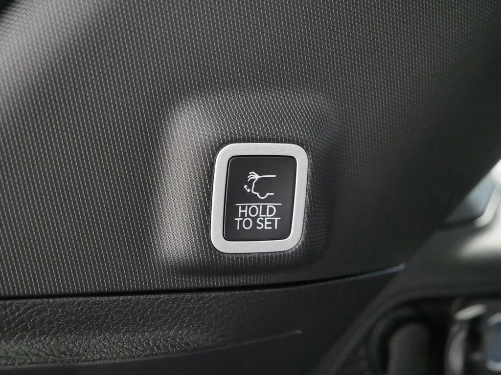 New 2025 Jeep Grand Cherokee Laredo w/ Luxury Tech Group I image 15