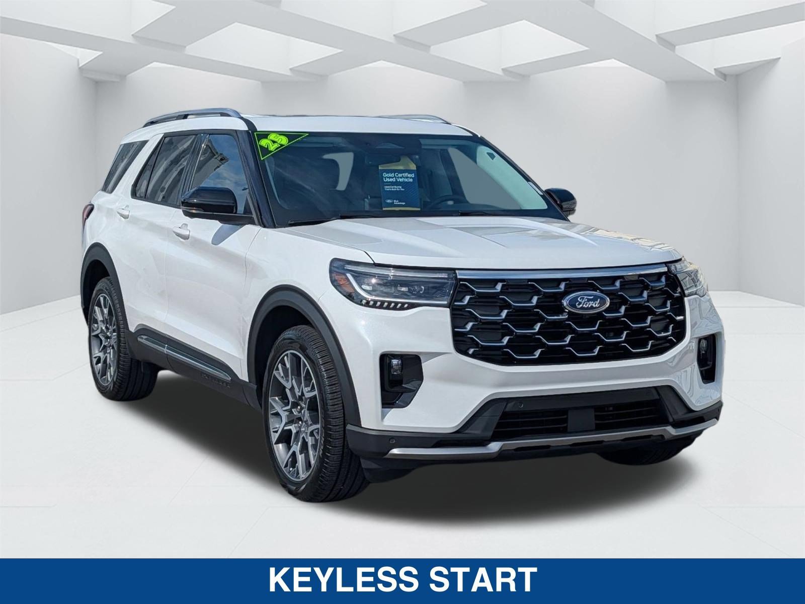 Used 2025 Ford Explorer Platinum w/ Ultimate Package AWD/4WD image 2