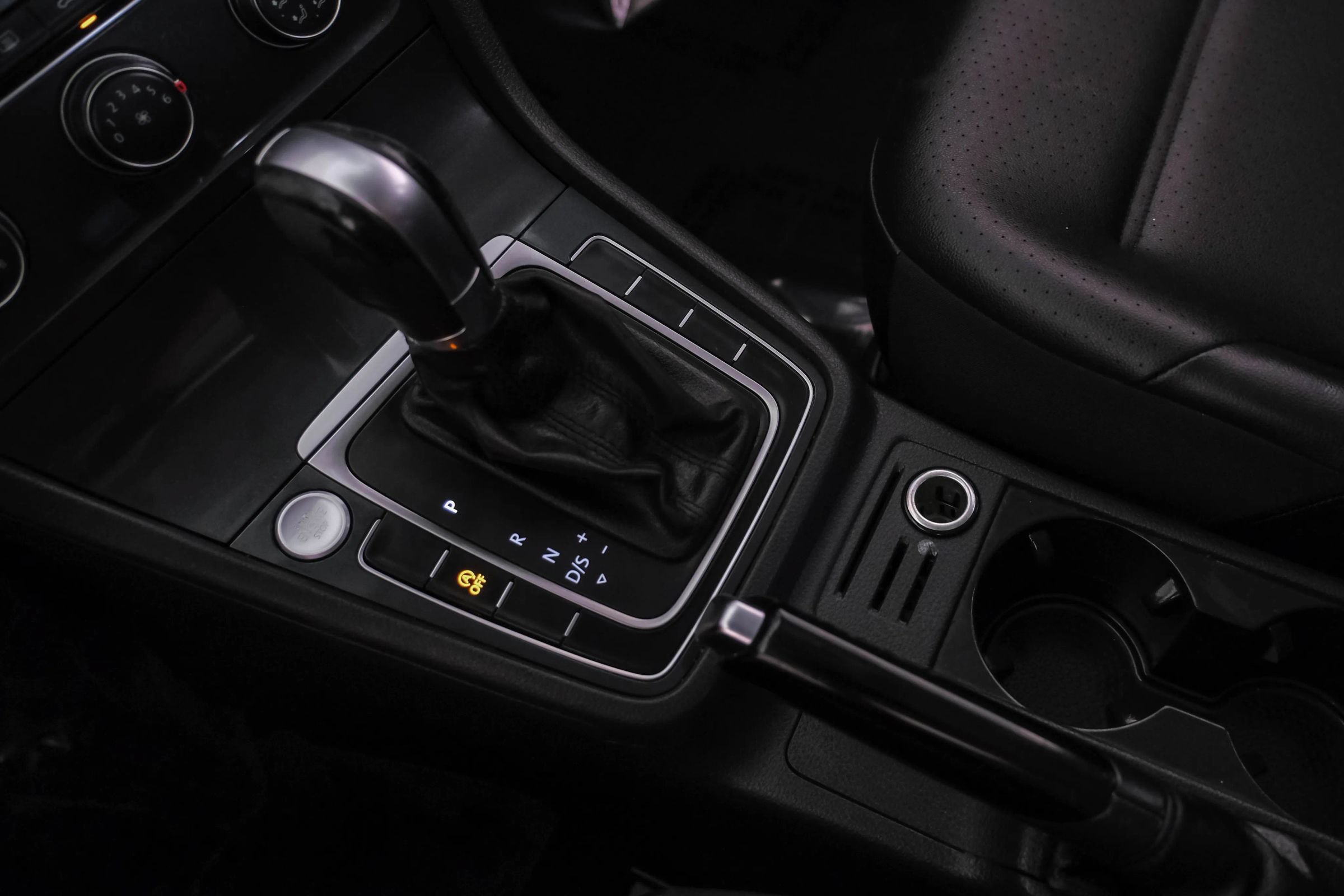 Used 2019 Volkswagen Golf SE FWD image 24