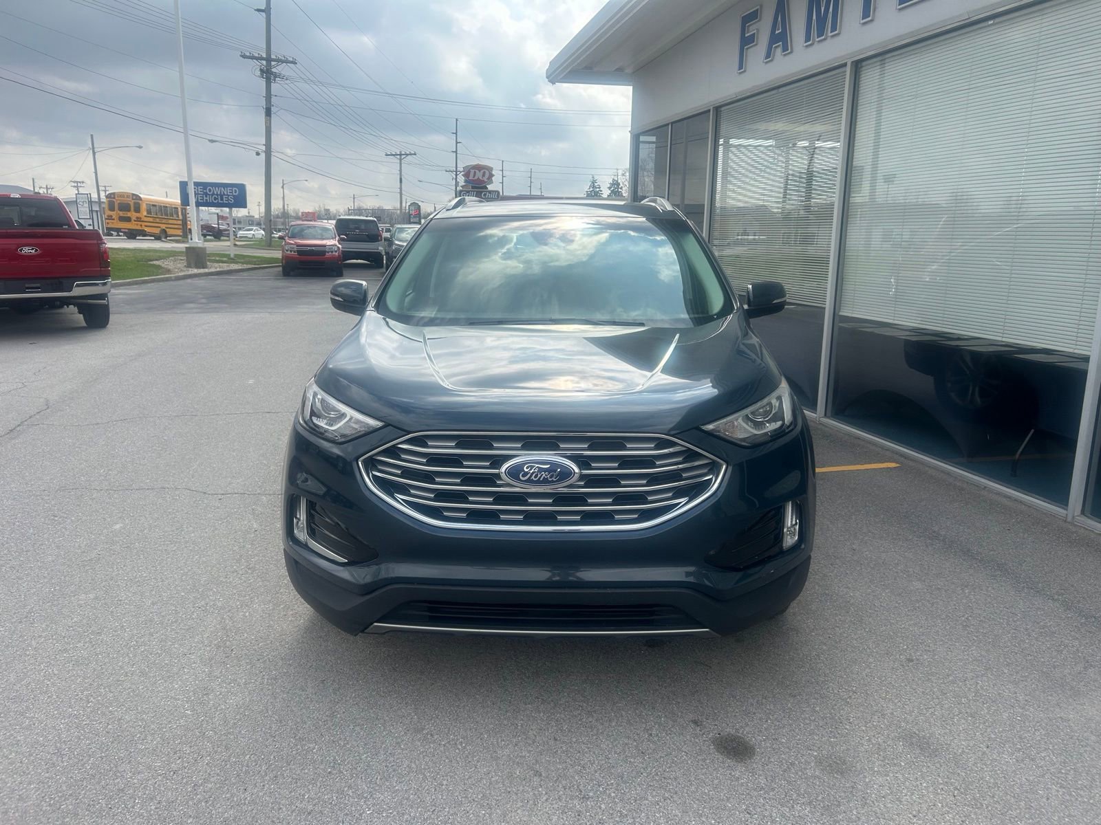 Used 2019 Ford Edge SEL w/ Equipment Group 201A image 2
