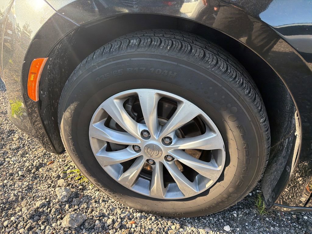 Used 2017 Chrysler Pacifica Touring-L w/ 13 Speaker Alpine Sound Group image 13