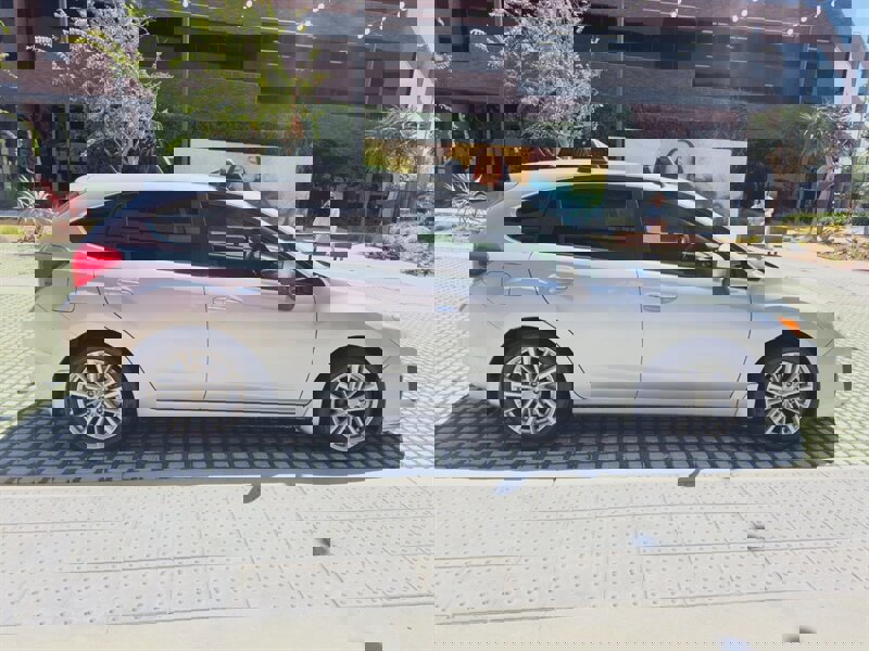 Used 2014 Subaru Impreza 2.0i Premium image 4