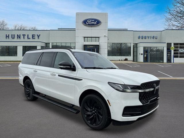 Used 2025 Lincoln Navigator L Reserve w/ Jet Appearance Package AWD/4WD image 4
