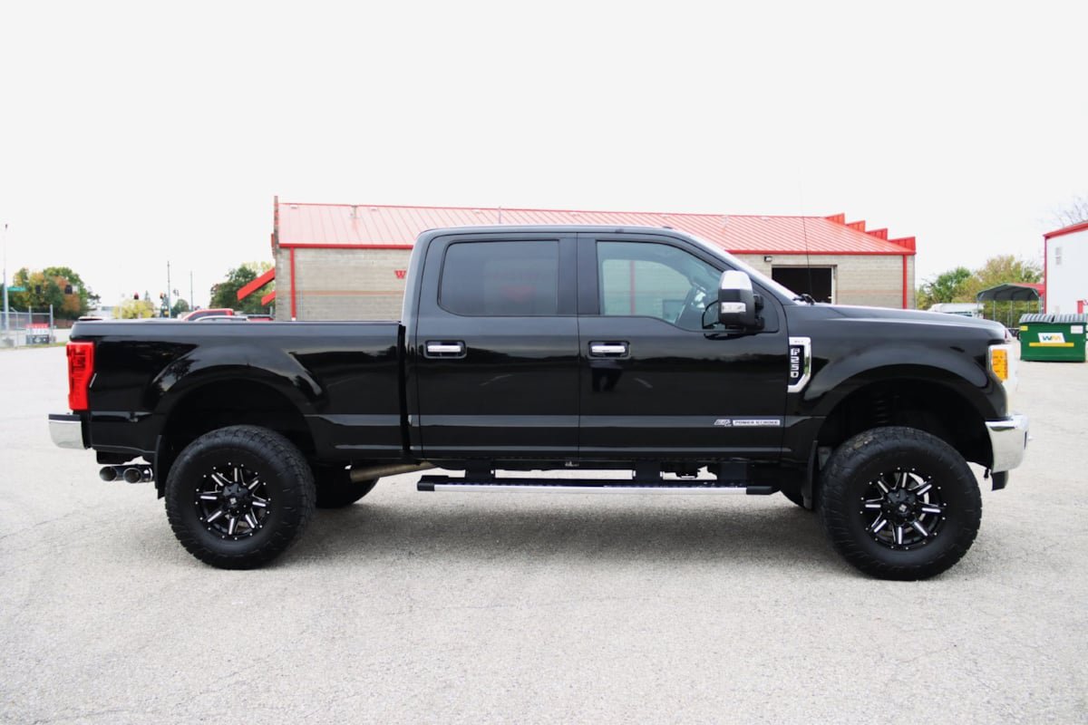 Used 2017 Ford F250 XLT w/ XLT Premium Package AWD/4WD image 5