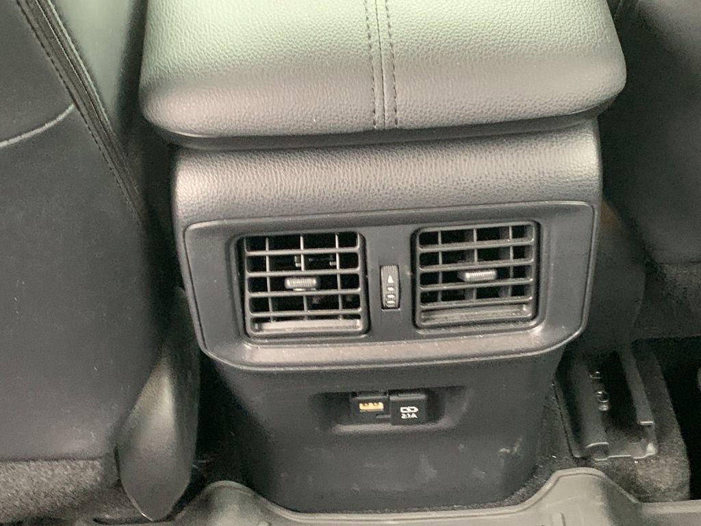 Used 2021 Toyota RAV4 XLE Premium image 14
