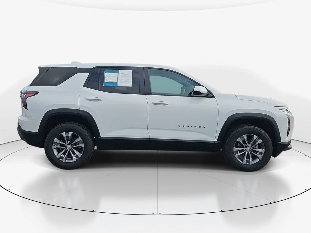 Used 2026 Chevrolet Equinox LT FWD image 5