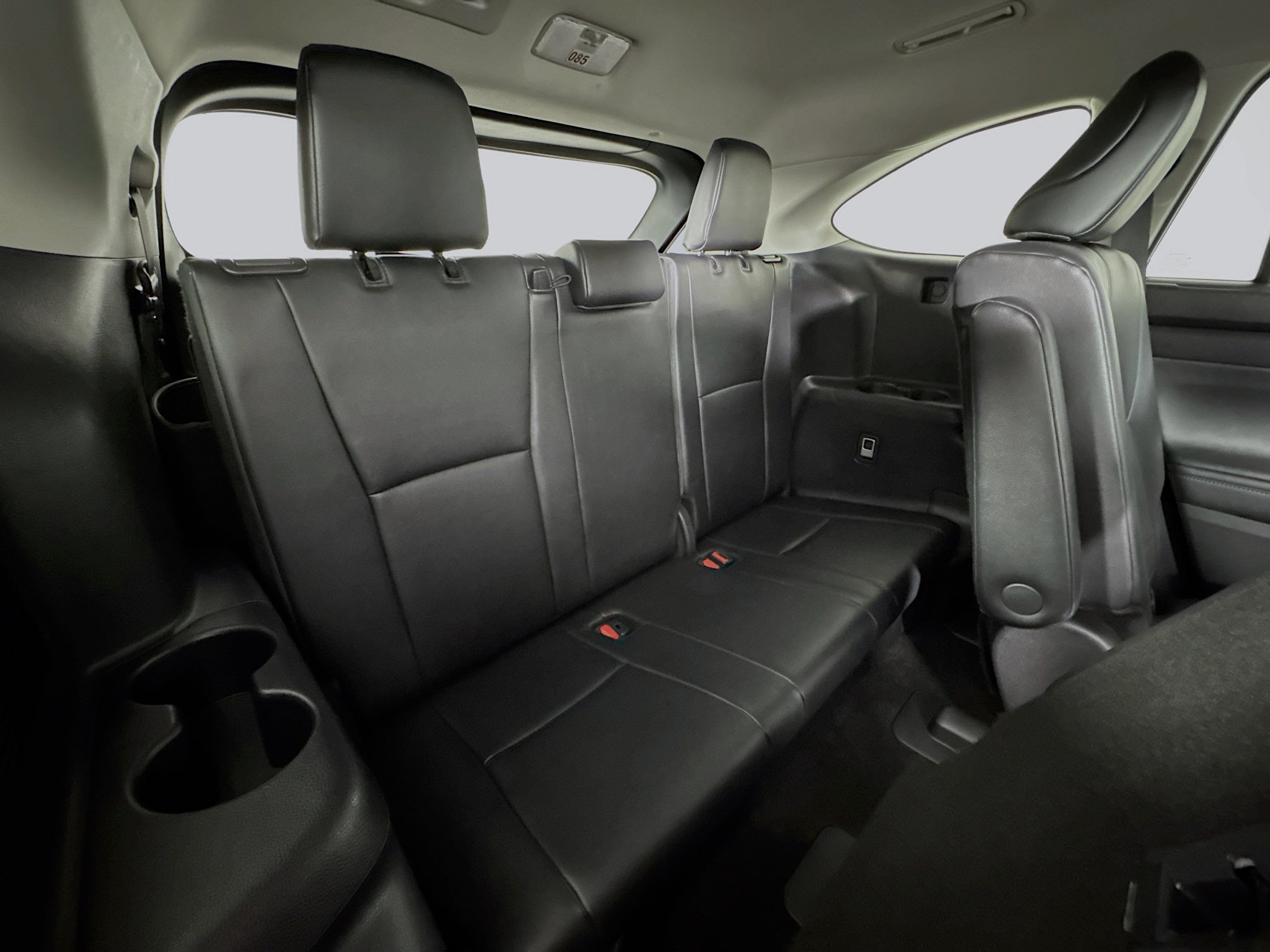 Used 2024 Toyota Highlander XLE AWD/4WD image 33