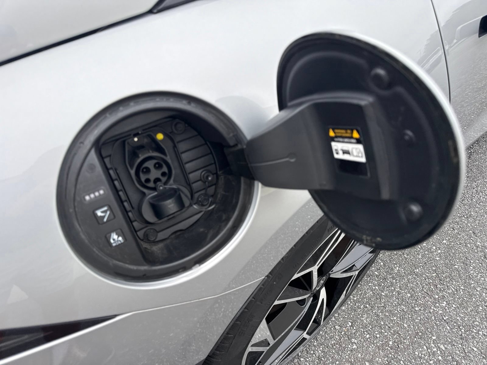 Certified 2023 Hyundai Ioniq 6 SEL AWD/4WD image 10