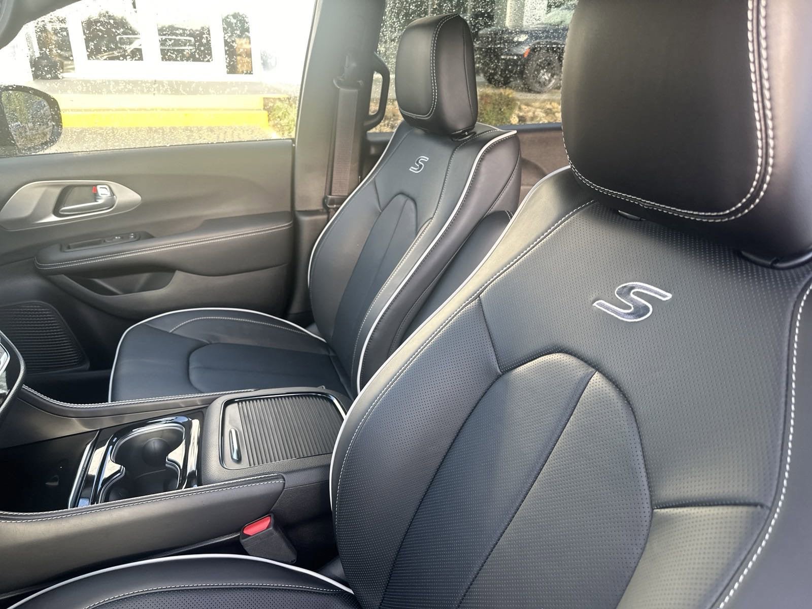 New 2024 Chrysler Pacifica Premium FWD image 17