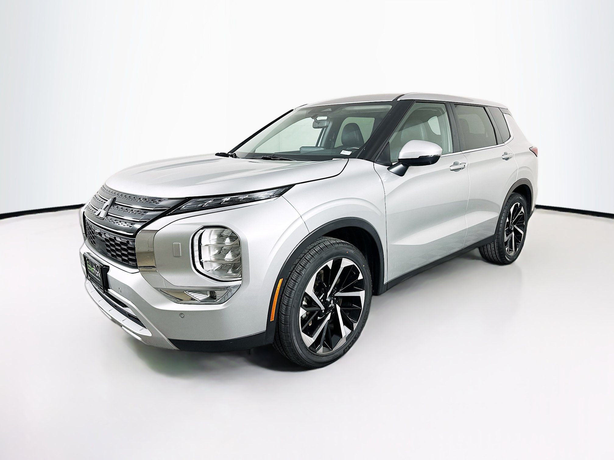 Used 2024 Mitsubishi Outlander SE AWD/4WD image 3