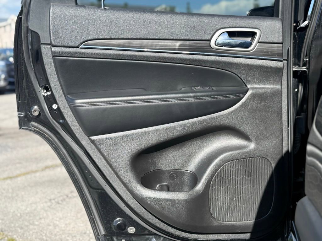 Used 2021 Jeep Grand Cherokee Limited image 39
