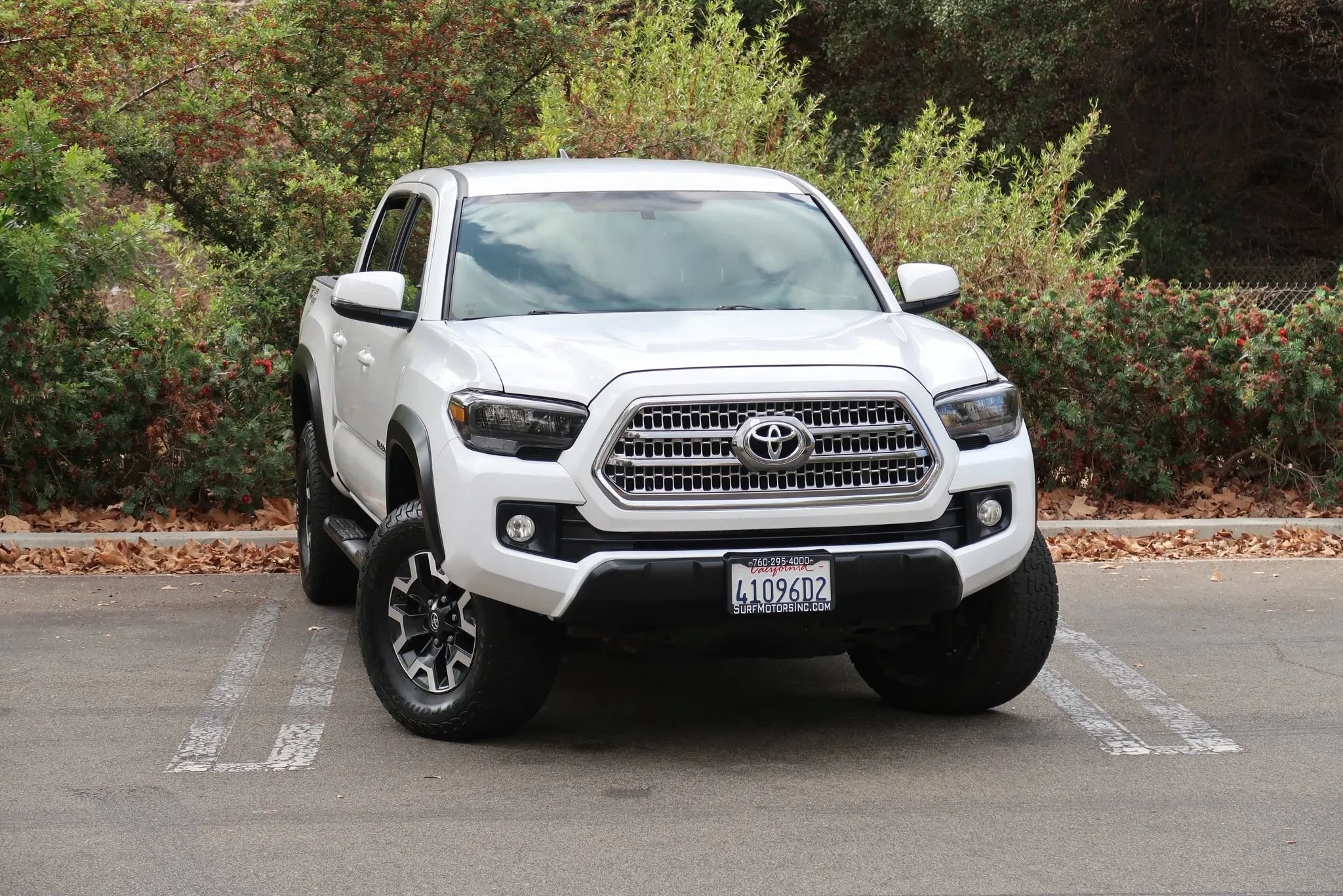 Used 2017 Toyota Tacoma TRD Off-Road RWD image 2