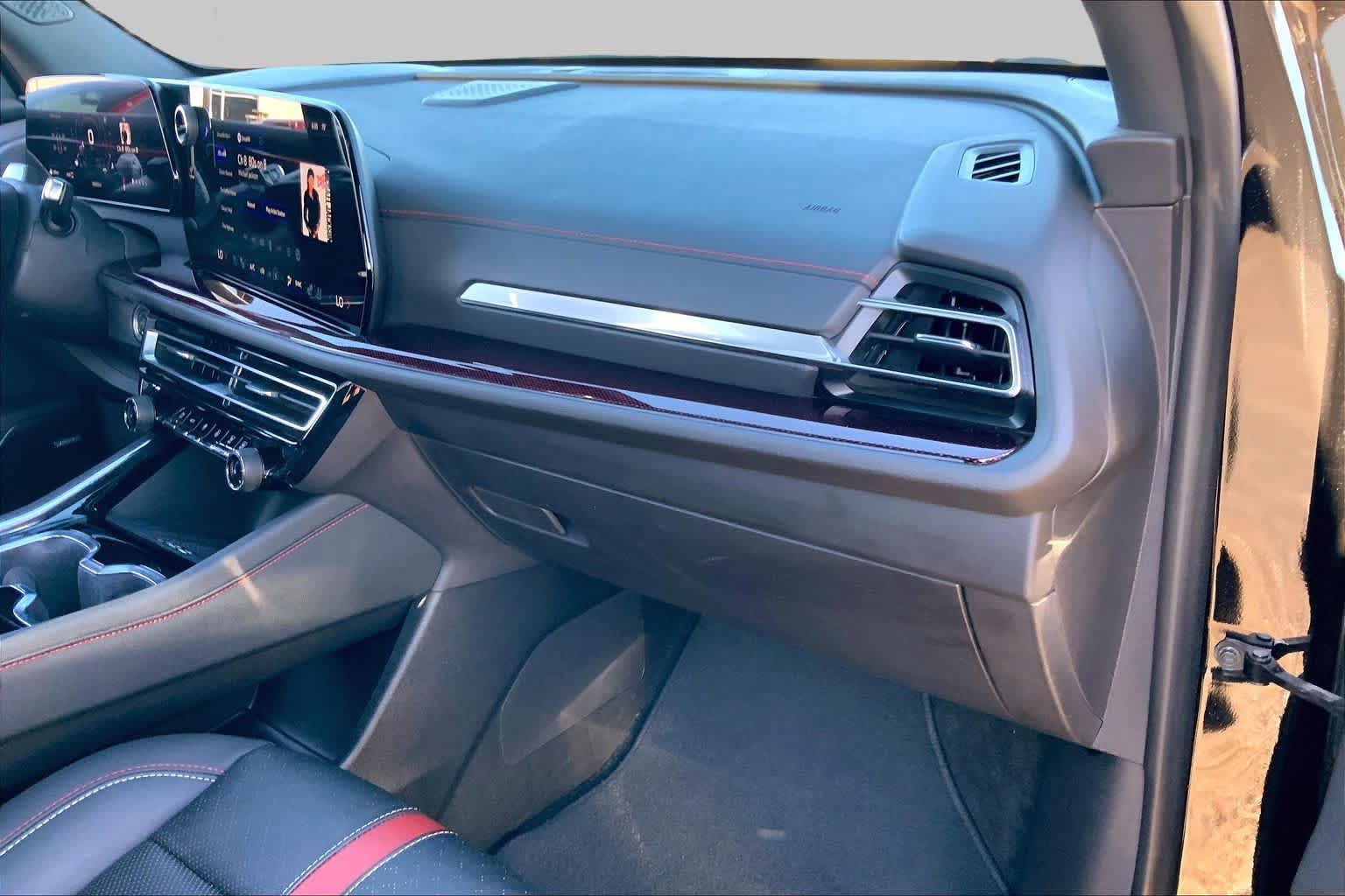 Used 2024 Chevrolet Traverse RS AWD/4WD image 18