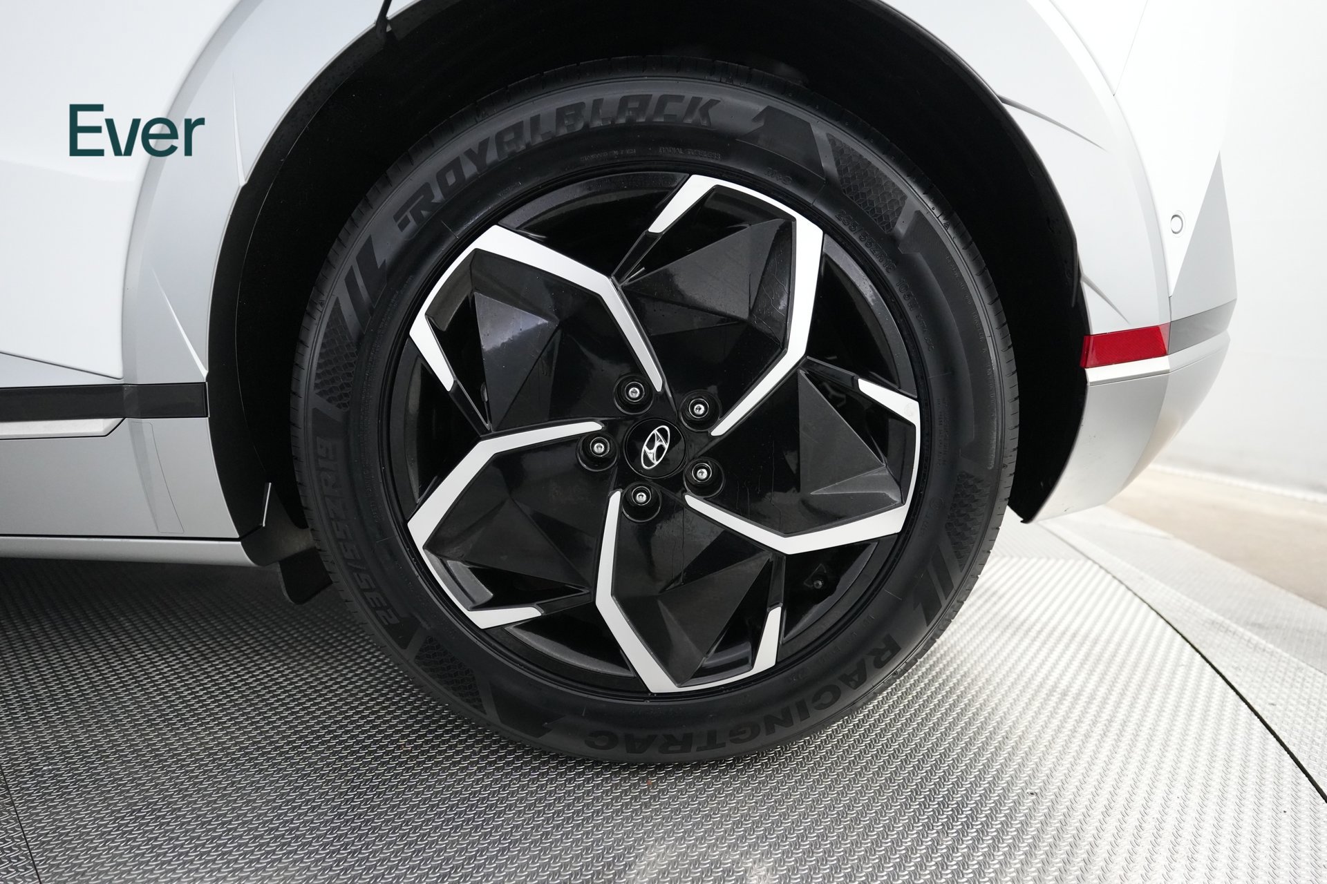 Used 2024 Hyundai Ioniq 5 Limited RWD image 9