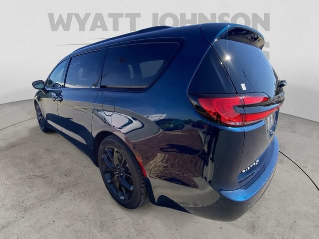 Used 2025 Chrysler Pacifica Limited FWD image 6