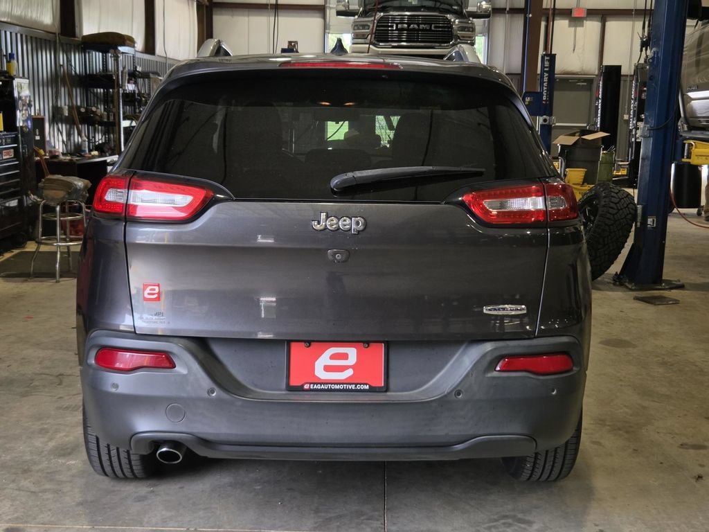 Used 2016 Jeep Cherokee Latitude w/ Safety/Convenience Group FWD image 5