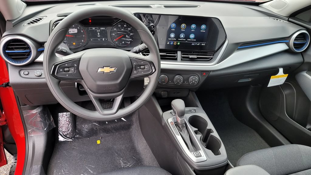 New 2026 Chevrolet Trax LS w/ LS Convenience Package FWD image 24