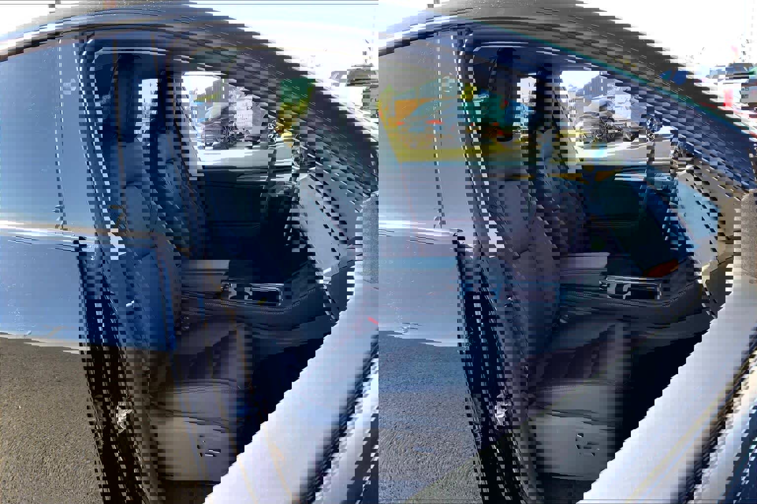 Used 2025 Tesla Model Y Long Range AWD/4WD image 8