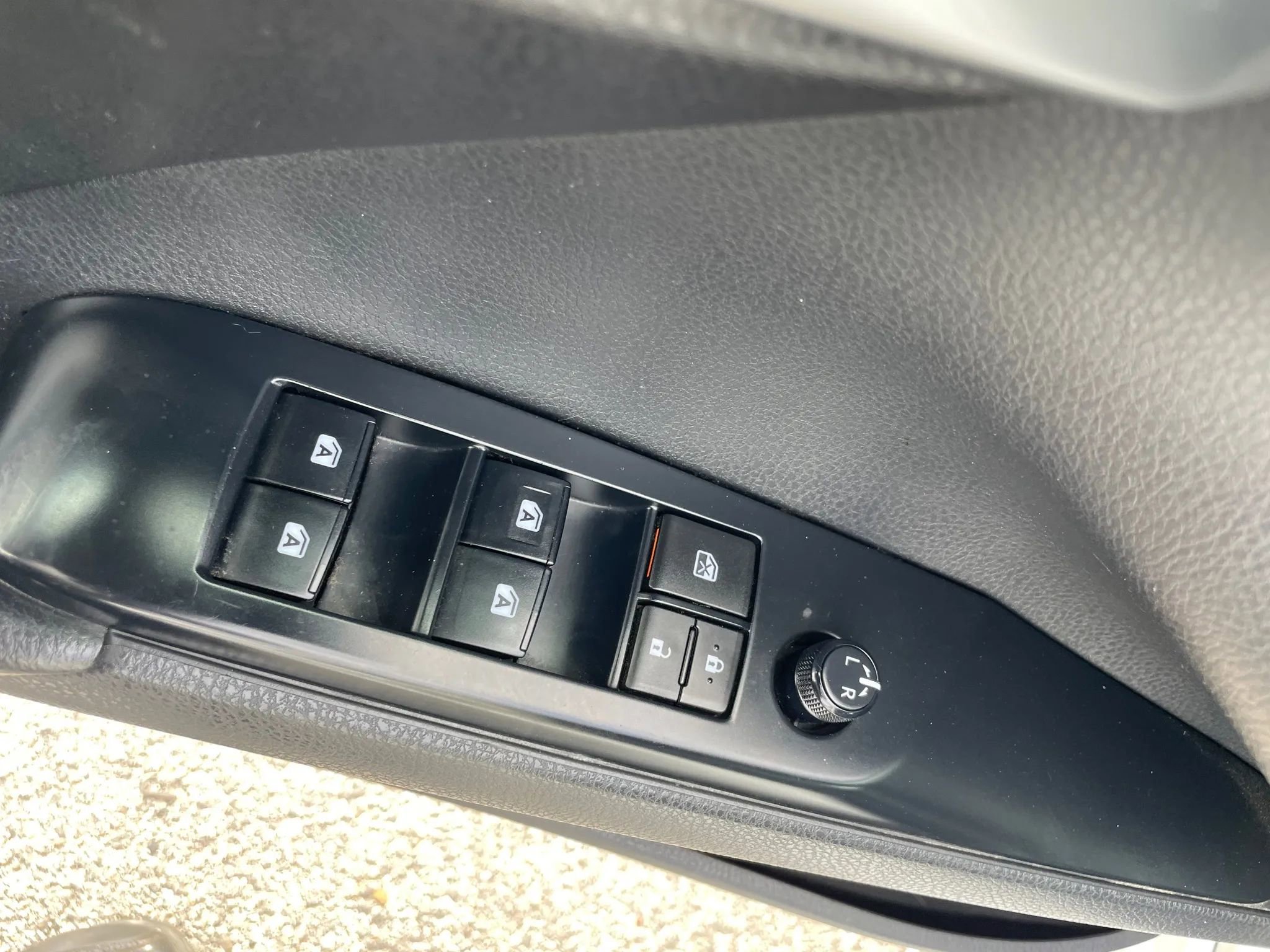 Used 2020 Toyota Camry SE image 19